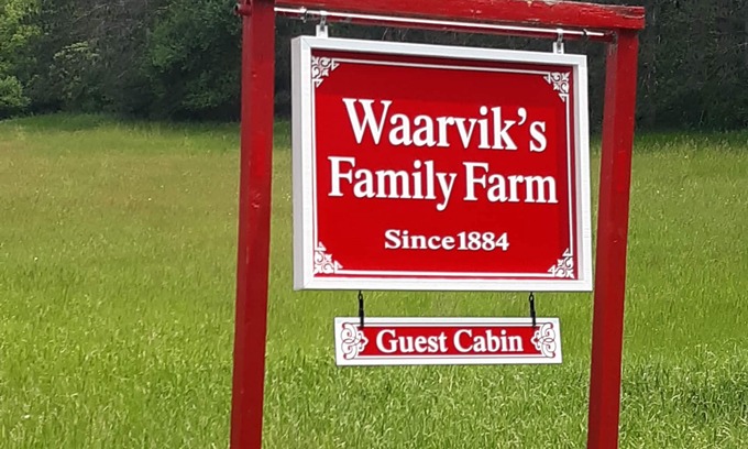 Elroy Kabine | Cozy Pioneer's Cabin on a Peaceful Family Farm