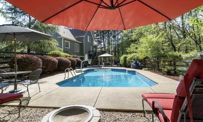 Canton Hütte | Cozy Private Basement w/ Pool & Workout