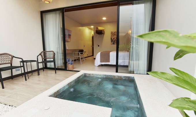 Arenal Hot Springs Wohnung | Cozy private studio with WiFi, AC, jacuzzi, volcano views, 8min drive to Fortuna