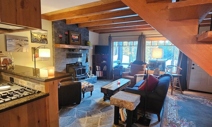 Soda Springs Kabine | Cozy railroad-inspired cabin near top ski resorts – the perfect mountain escape!