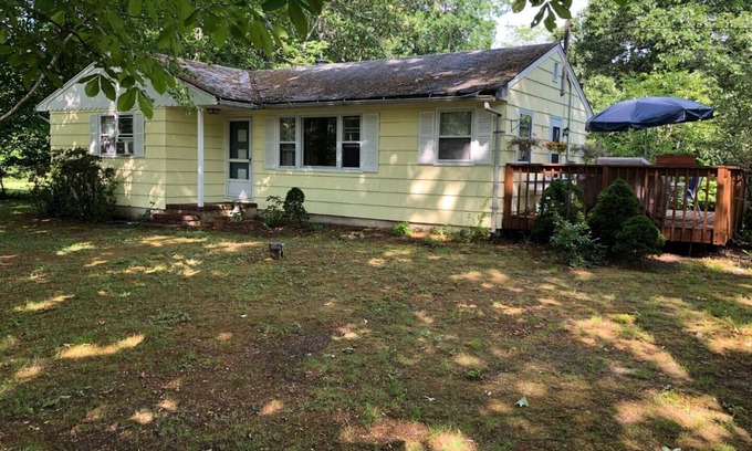 Shelter Island Heights Haus | Cozy Ranch five minutes from Mashomack Preserve, beaches and miniature golf.