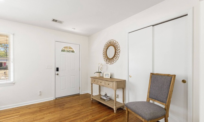 Northport Haus | Cozy Retreat - Garage Lounge & Entertainment Space