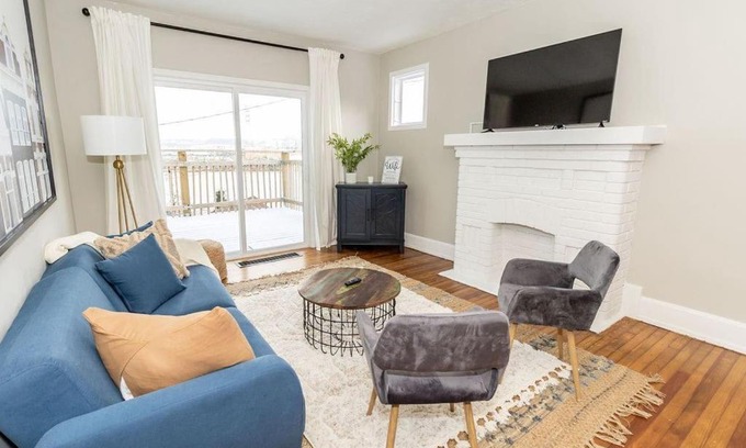 Covington Haus | Cozy Riverfront Bungalow with Stunning Views