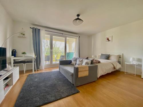 Neuilly-Plaisance Wohnung | Cozy Riverfront Living, 5-Min Walk To Riverside Train