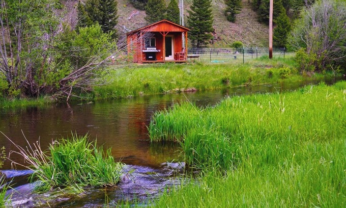 Drummond Kabine | Cozy Rock Creek Cabin - Fly Fisher's Retreat! Fish just steps from the porch!
