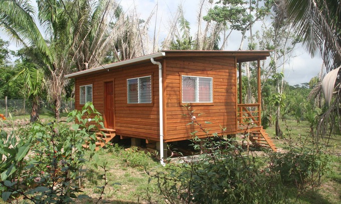 Unitedville Kabine | Gemütliches Zimmer in wunderschönem Garten mit Klimaanlage, Pool - in der Nähe von Geldautomaten, CARACOL ...