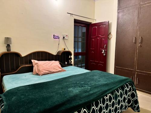 Dehradun Wohnung | Cozy Room in 3BHK duplex