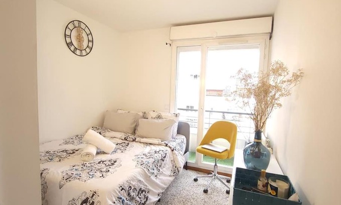 Faubourg de l'Arche Wohnung | Cozy Room with Private Bathroom near Paris LaDefense Arena