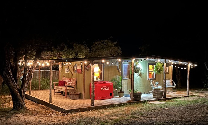 Utopia Kabine | Cozy Rustic Cabin in Paradise -- Excellent for Viewing Eclipse!