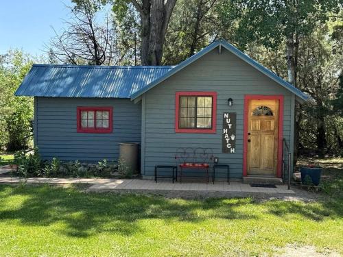 Pecos Haus | Cozy Rustic Cabin with Riverside Patio on the Pecos River – Pecos, New Mexico