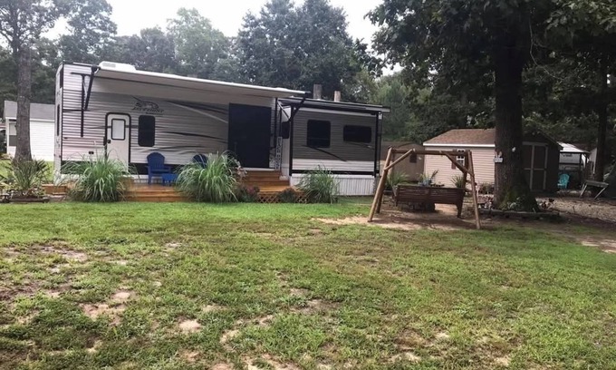 Greenbush Haus | Cozy RV with all comforts of home in Horn town VA