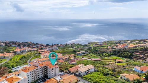 Canico Wohnung | Cozy Seaside Cottage Ocean Views and Near Beach