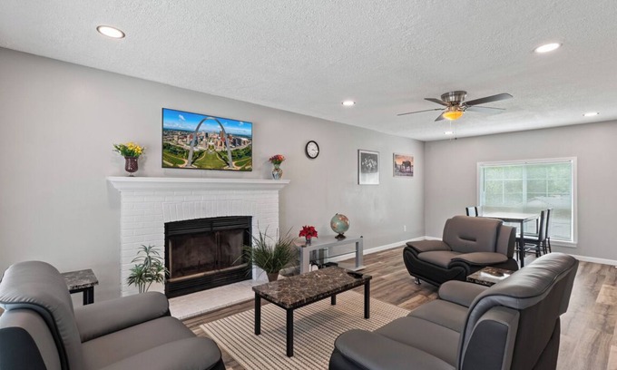 Black Jack Haus | COZY SERENE 3BEDROOM 2STOREY HOME