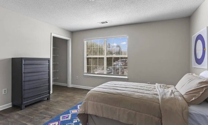 Lilburn Wohnung | Cozy single room with WiFi, AC in Lilburn