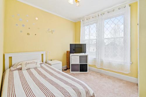 Swissvale Haus | Cozy Stay in Pittsburgh