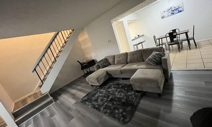 Indianapolis Eigentumswohnung | Cozy stay with Sweet Home IN! Enjoy your stay!
