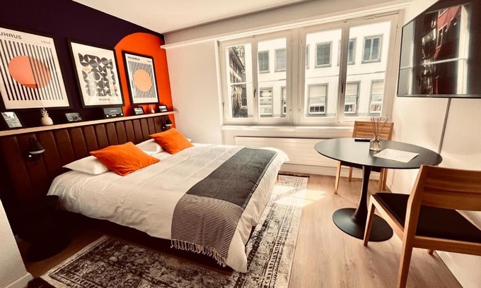 Niederdorf Wohnung | Cozy Studio Apartment Unit 11 in Center of Zurich