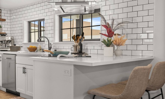 Richland Haus | Cozy Studio- Pets Welcome! Hot Tub on site!