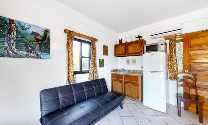Caye Caulker Haus | Gemütliche Suite mit Gemeinschaftspool, Sonnenterrasse und Inselblick - direkt am Radweg
