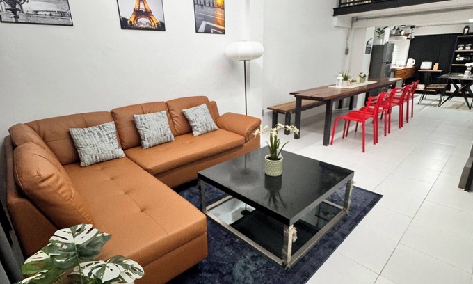 Sukhumvit Haus | Cozy Sukhumvit House, suit to big group. Near BTS phrakanong.