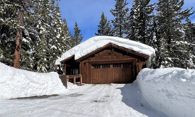 Truckee Haus | ⭐ Atemberaubendes großes Luxus-Truckee-Haus mit Whirlpool, Spielzimmer und Grill⭐