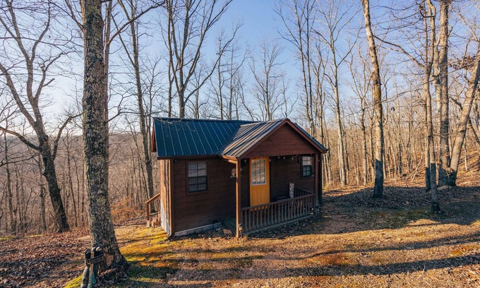 Holladay Kabine | Cozy Tiny Cabin w/ Peace and Quiet- 3min from TN River, 1hr 15min from Nashville