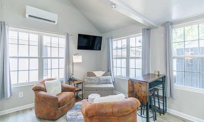 Myrtle Beach Haus | Cozy Tiny Home for 2! Short drive to the Beach!
