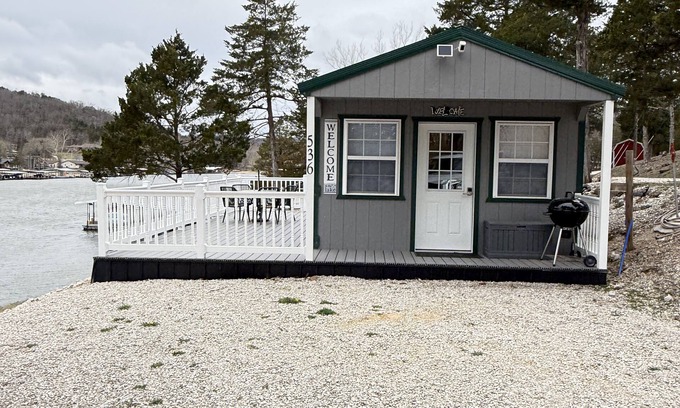 Roach Kabine | Cozy TINY HOUSE in a very quiet cove.