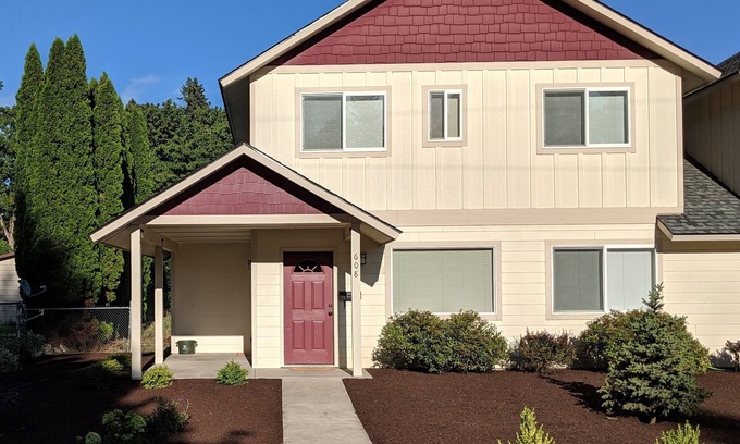 Sandpoint Haus | Gemütliches Stadthaus 6 Blocks von der Innenstadt von Sandpoint. Ruhige, freundliche Nachbarschaft.