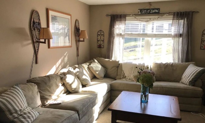 Londonderry Eigentumswohnung | Cozy Trailside Condo on Magic Mountain!