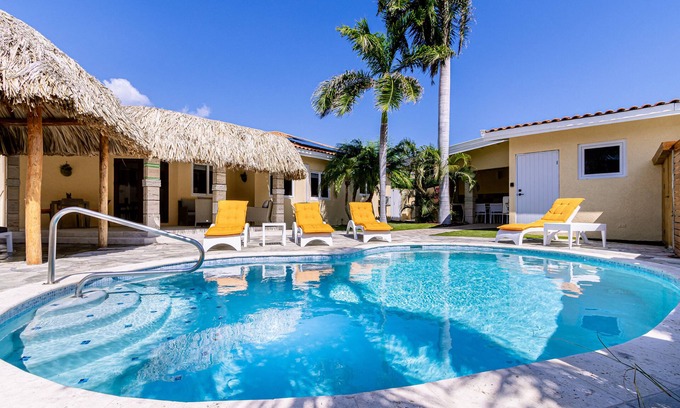 Opal Haus | Cozy Tropical Retreat w/Resort-style Pool! *5 min to beaches*