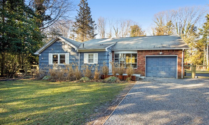 Brookhaven Haus | Cozy two-bedroom cottage in Long Island's bucolic Brookhaven Hamlet