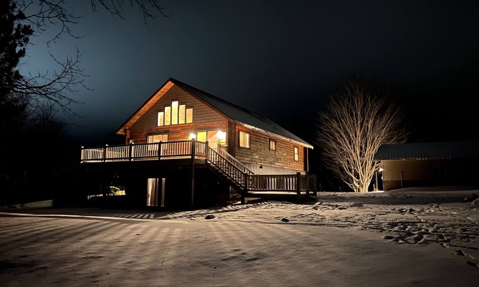 Munising Kabine | Cozy U.P. North Log Cabin: Off Trail 419, Mins to Pictured Rocks!