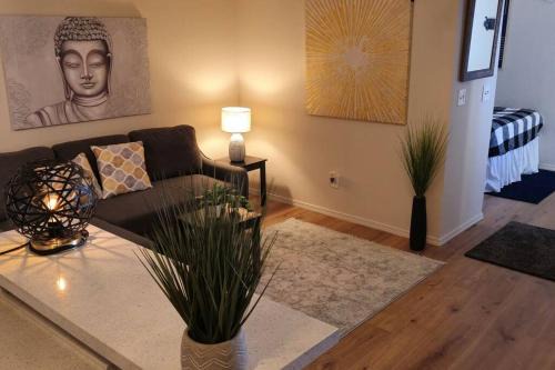 Oklahoma City Wohnung | Cozy Updated Cove of Heaven, 5mins to Lake Hefner!