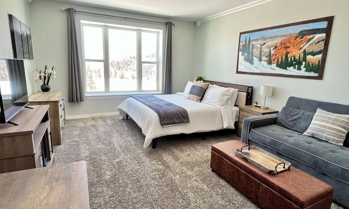 Brian Head Eigentumswohnung | COZY Updated Studio-KING bed, kitchenette-Pool/Spa/Sauna
