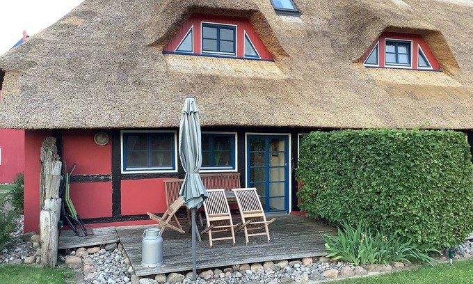 Zarnitz Wohnung | Gemütliche Ferienwohnung mit Reetdach am Landschaftsschutzgebiet am Achterwasser