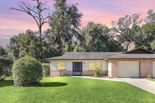 Orange City Haus | Cozy Villa with Spacious Outdoor Space