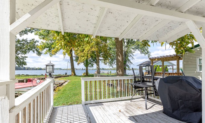 Russells Point Hütte | Cozy Waterfront Cottage on Indian Lake with Boat Slip