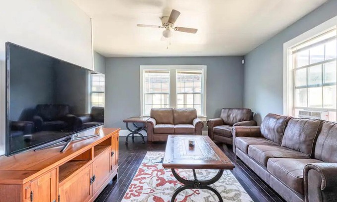 Mid City North Haus | Cozy Yellow Home near LSU and Downtown