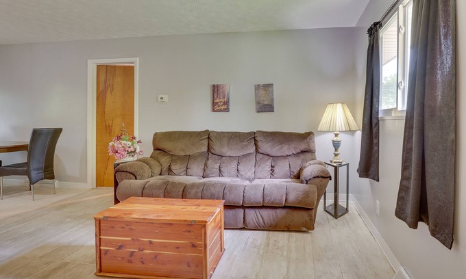 Poland Wohnung | Cozy Youngstown Apartment w/ Central A/C + Heating