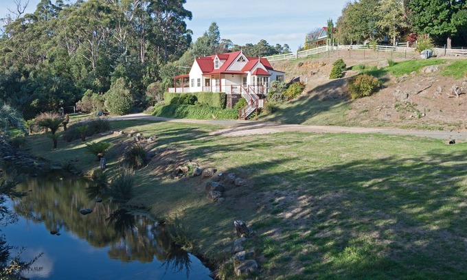 Grove Hütte | CRABTREE RIVER COTTAGES - EMILY COTTAGE
