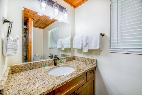 Pigeon Forge Haus | Creekfront Lodge By Avada Properties