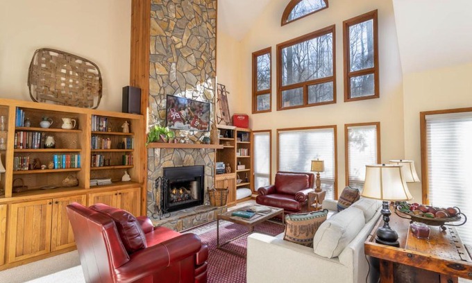 Boone Haus | Creekside at Yonahlossee