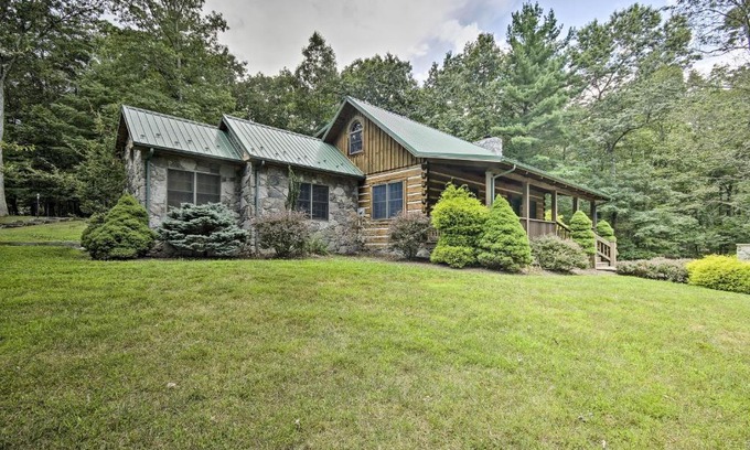 Berkeley Springs Haus | Creekside Berkeley Springs Cabin on 35 Acres!