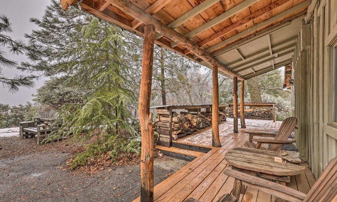 Pinehurst Haus | Creekside Cabin 8 Mi to Kings Canyon National Park