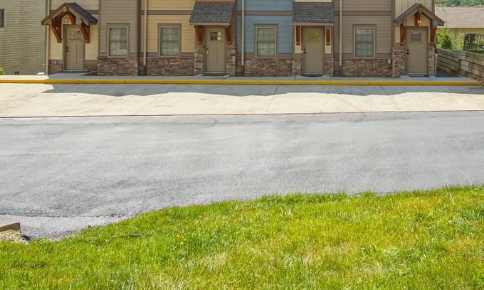 Snowshoe Haus | Creekside G28: 2 Story Townhome, 3 bedroom, 3 full Bath, Hot tub on private deck.