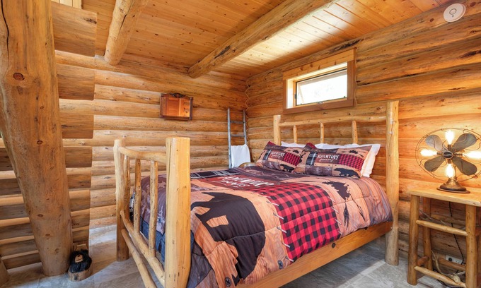 Lakeside Kabine | Creekside log cabin near Flathead Lake