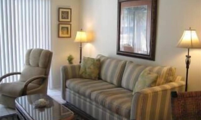 Crescent Beach Eigentumswohnung | Crescent Beach D-10 Eigentumswohnung mit vier Winden