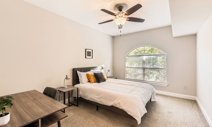 SoNo Wohnung | Crest at Midtown 4505 l 1 Bedroom 1 Bathroom