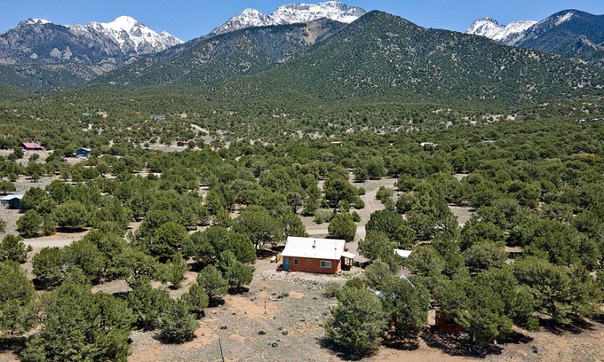 Baca Grande Haus | Crestone Mountain Retreat Cabin: Quiet in Nature